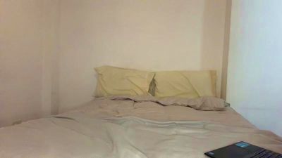 Oliviaonlyx1 live cam on Cam4