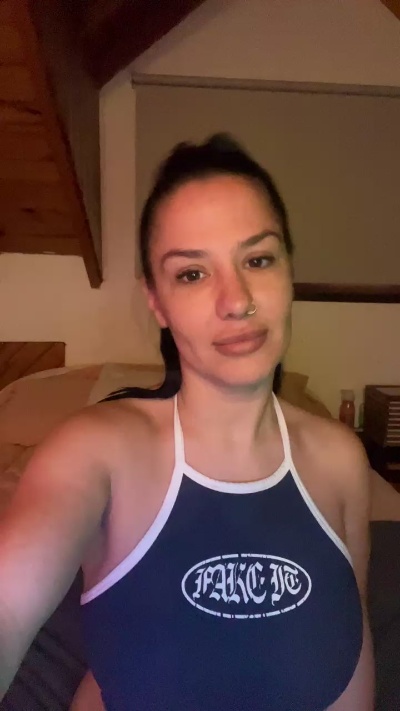 Oliviaxxxbb live cam on Cam4