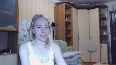 Oly_nice live cam on Cam4