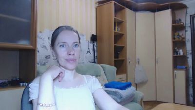 Oly_nice live cam on Cam4