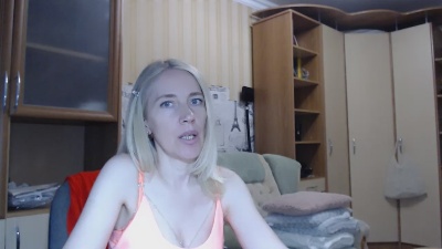 Oly_nice live cam on Cam4