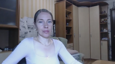 Oly_nice live cam on Cam4