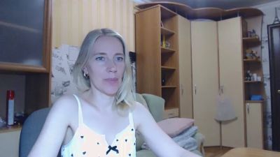 Oly_nice live cam on Cam4