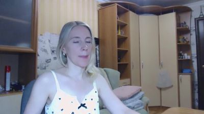 Oly_nice live cam on Cam4