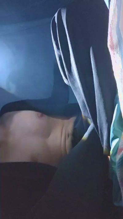 OmbraCremisi99 live cam on Cam4