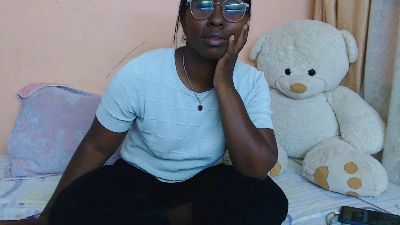 OnjaTiana live cam on Cam4