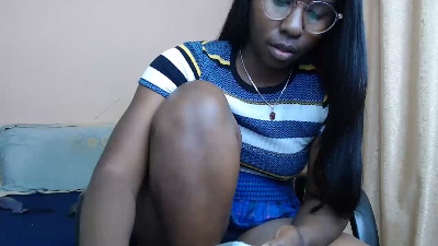 OnjaTiana live cam on Cam4
