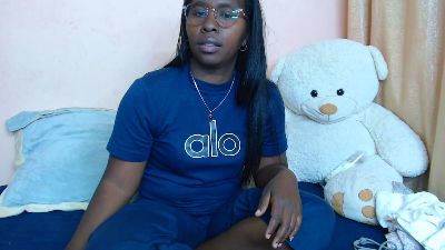 OnjaTiana live cam on Cam4