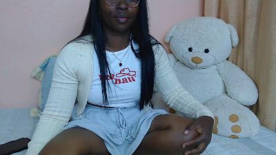 OnjaTiana live cam on Cam4