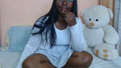 OnjaTiana live cam on Cam4