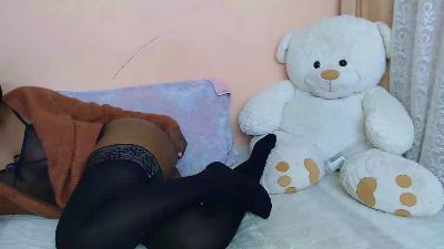 OnjaTiana live cam on Cam4
