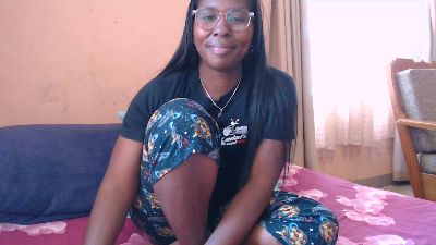 OnjaTiana live cam on Cam4
