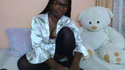 OnjaTiana live cam on Cam4