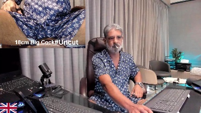OnlineBossUK live cam on Cam4