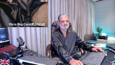 OnlineBossUK live cam on Cam4