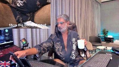OnlineBossUK live cam on Cam4