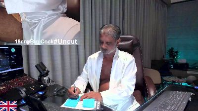 OnlineBossUK live cam on Cam4