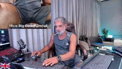 OnlineBossUK live cam on Cam4