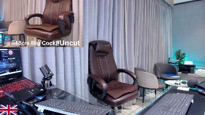 OnlineBossUK live cam on Cam4