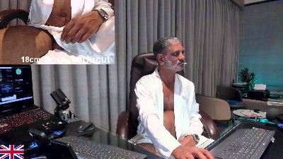 OnlineBossUK live cam on Cam4