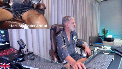 OnlineBossUK live cam on Cam4