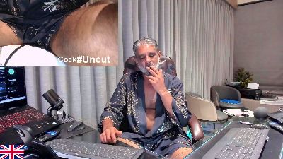 OnlineBossUK live cam on Cam4