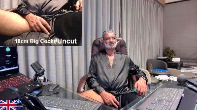 OnlineBossUK live cam on Cam4