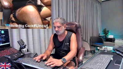 OnlineBossUK live cam on Cam4