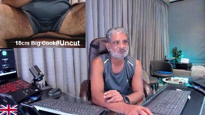 OnlineBossUK live cam on Cam4