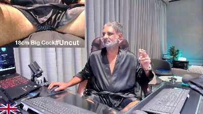 OnlineBossUK live cam on Cam4