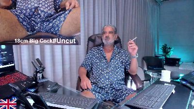 OnlineBossUK live cam on Cam4