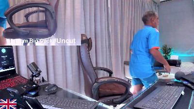 OnlineBossUK live cam on Cam4