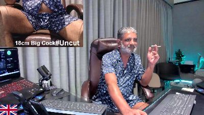 OnlineBossUK live cam on Cam4
