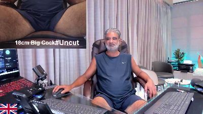 OnlineBossUK live cam on Cam4