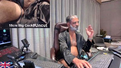 OnlineBossUK live cam on Cam4