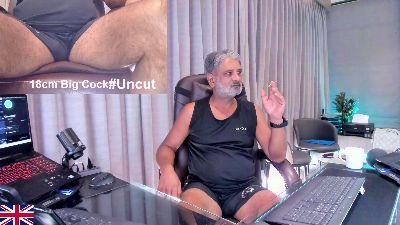 OnlineBossUK live cam on Cam4