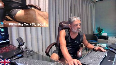 OnlineBossUK live cam on Cam4