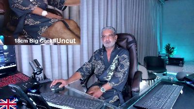 OnlineBossUK live cam on Cam4