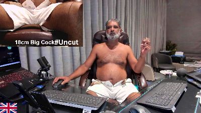 OnlineBossUK live cam on Cam4
