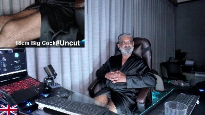 OnlineBossUK live cam on Cam4