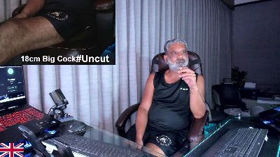 OnlineBossUK live cam on Cam4