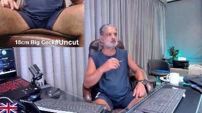 OnlineBossUK live cam on Cam4