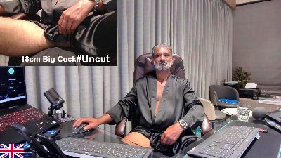 OnlineBossUK live cam on Cam4