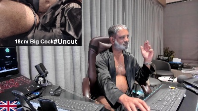 OnlineBossUK live cam on Cam4
