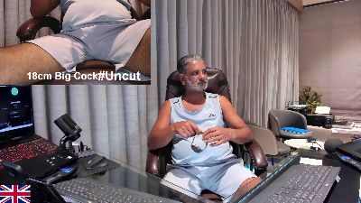 OnlineBossUK live cam on Cam4