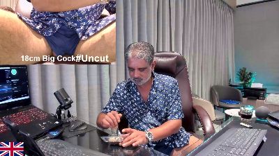 OnlineBossUK live cam on Cam4