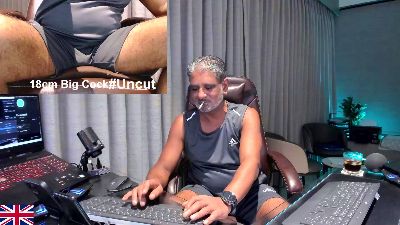 OnlineBossUK live cam on Cam4
