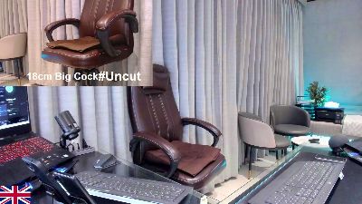 OnlineBossUK live cam on Cam4