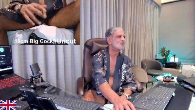 OnlineBossUK live cam on Cam4