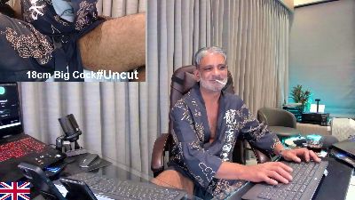 OnlineBossUK live cam on Cam4